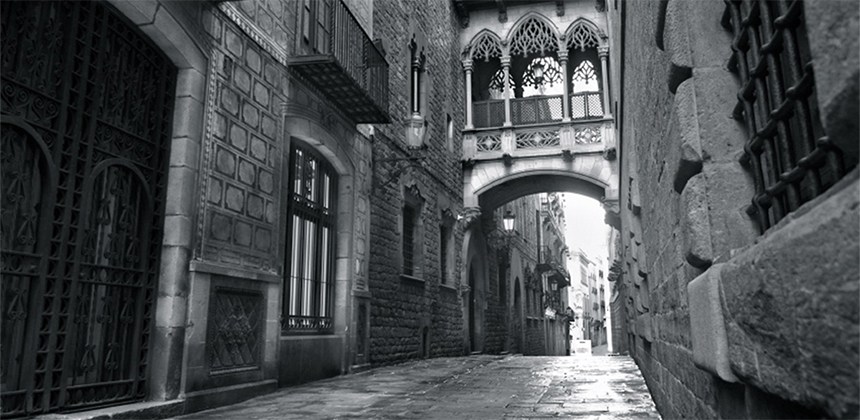 Résultat de recherche d'images pour "barcelone ville nuit""